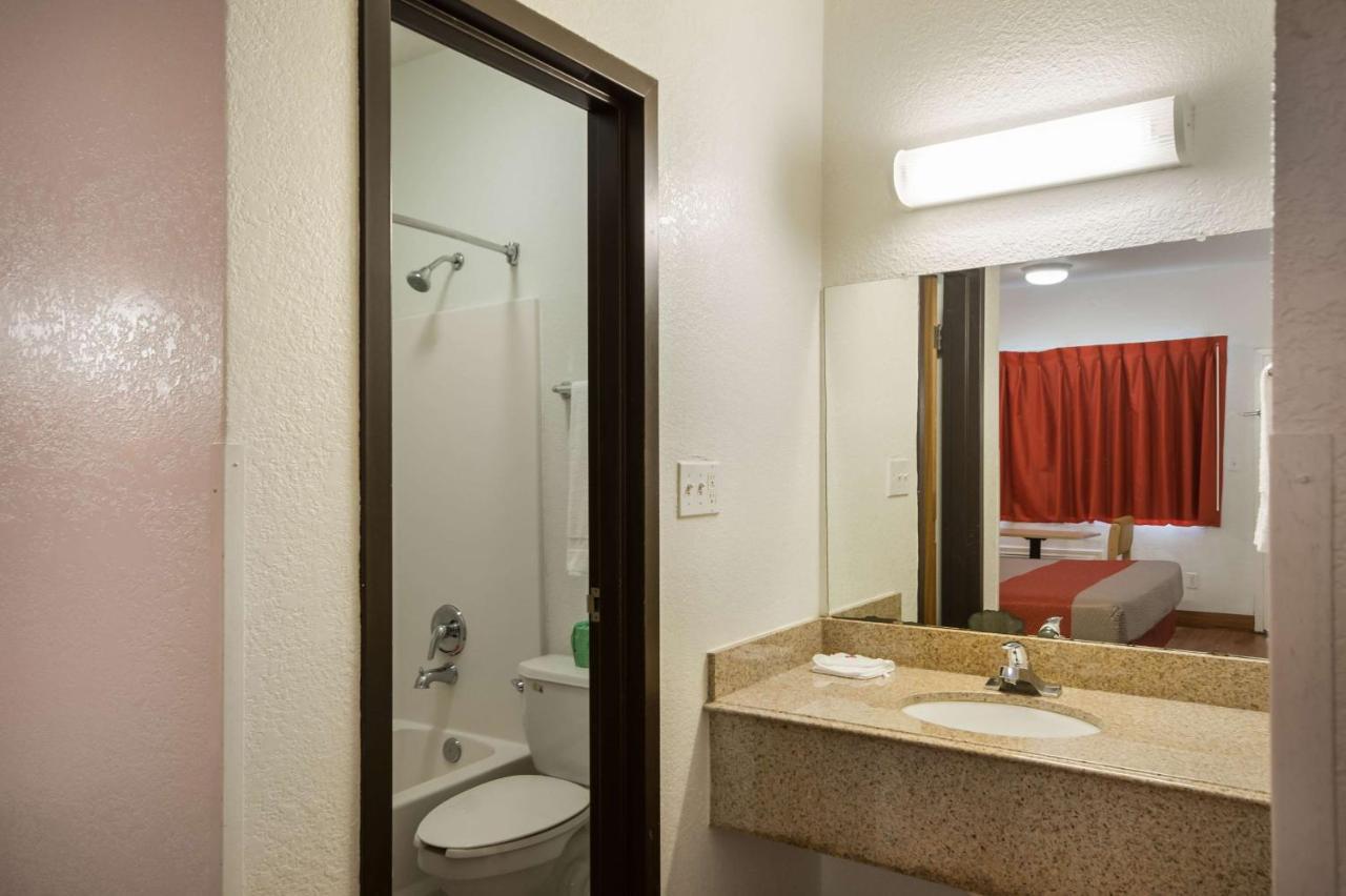 Motel 6-Humble, Tx Bagian luar foto