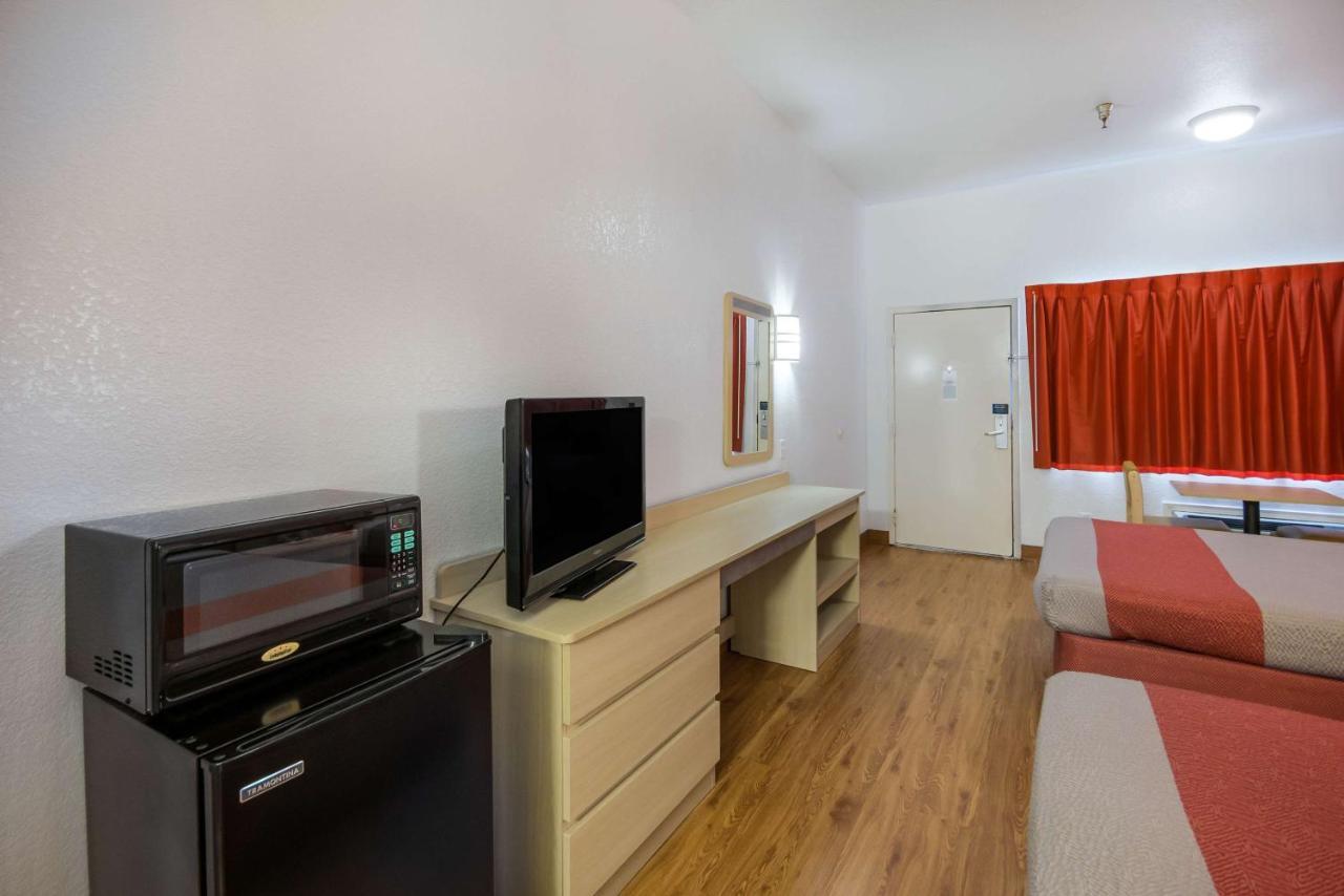 Motel 6-Humble, Tx Bagian luar foto