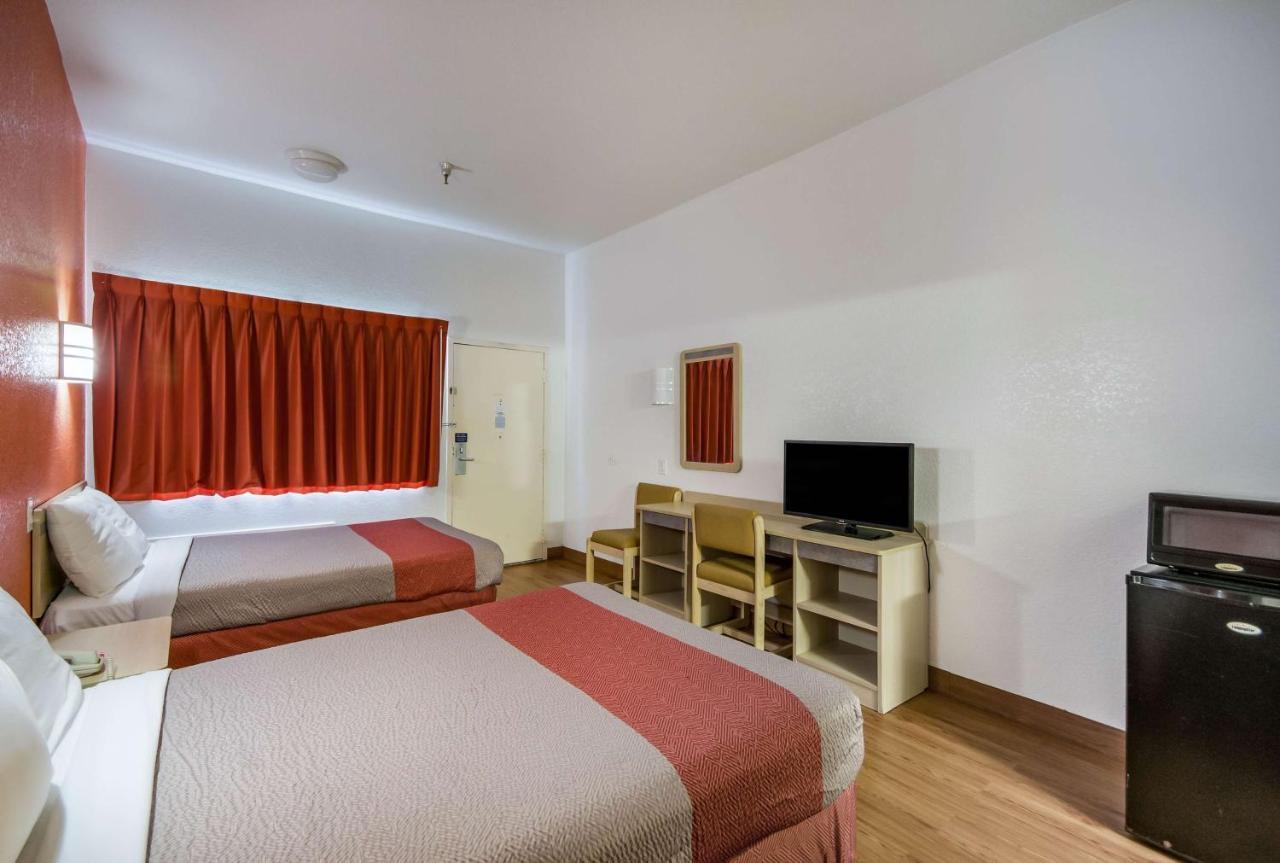 Motel 6-Humble, Tx Bagian luar foto