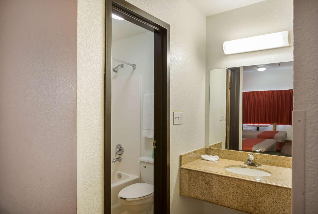 Motel 6-Humble, Tx Bagian luar foto